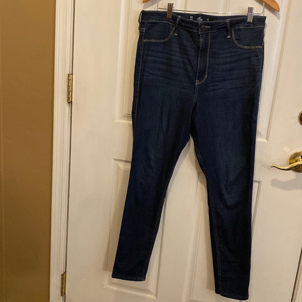 Brand: Hollister Ultra High-Rise Jean Legging. Size: 33W x 28L